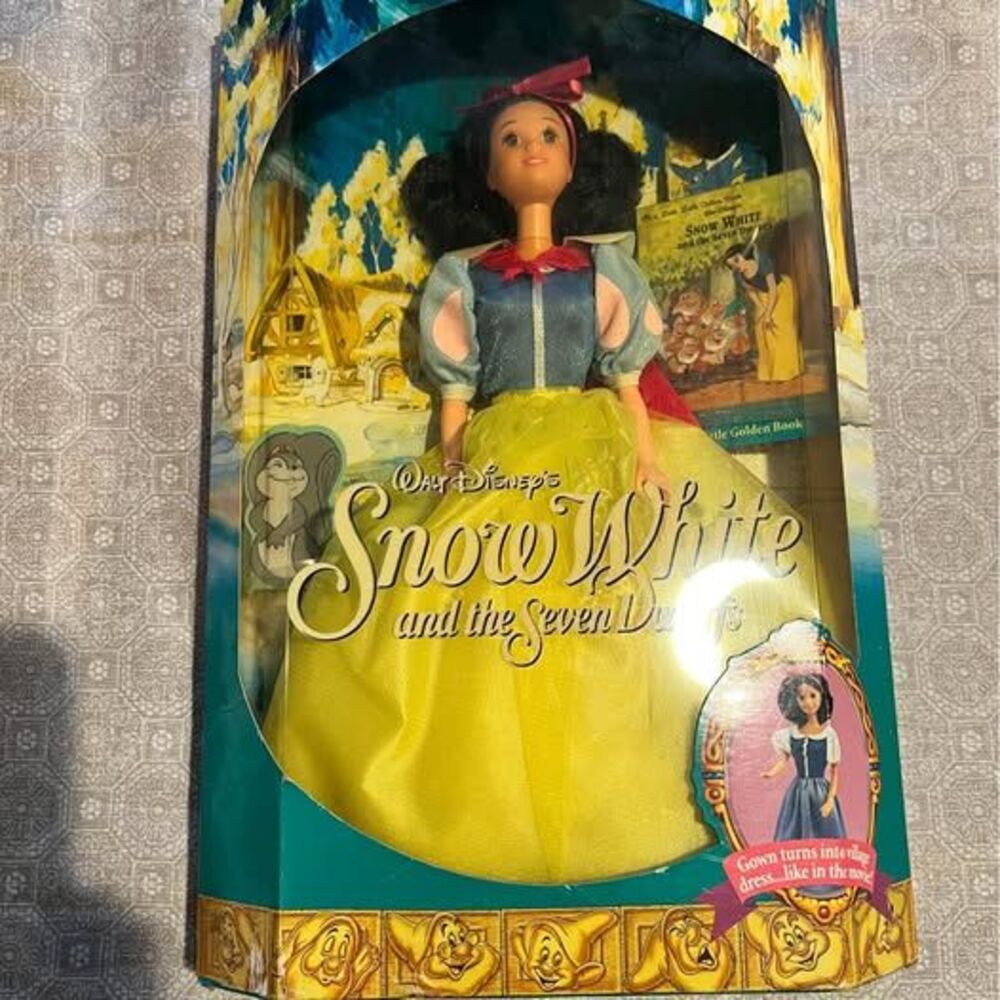 New in box 1992 Snow White Doll